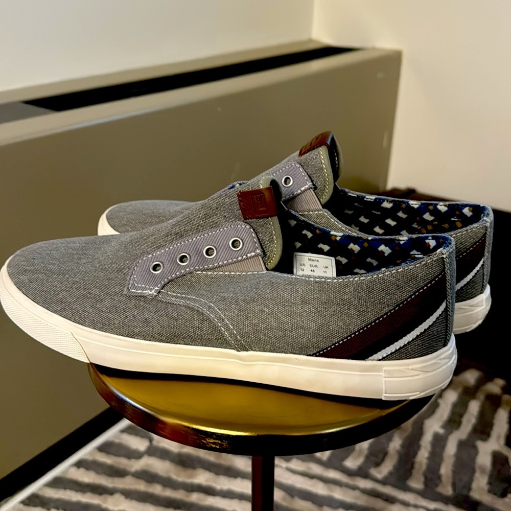 Ben Sherman canvas slip on’s